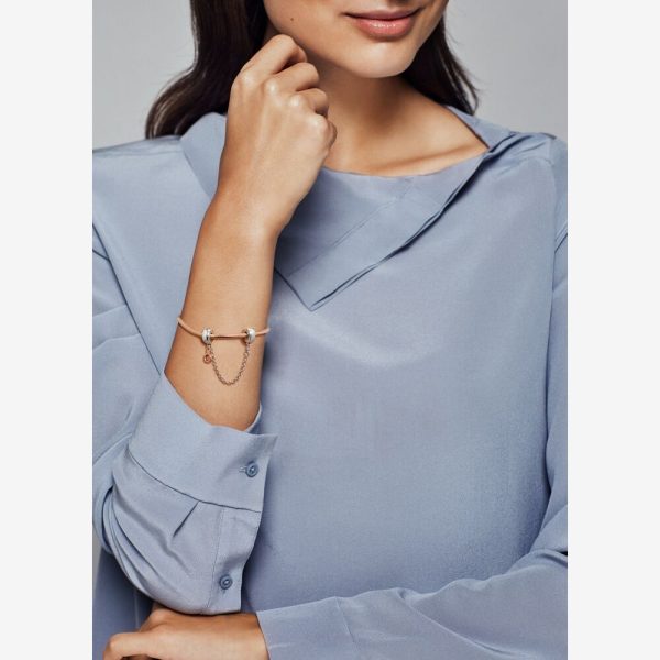 788313_ABC123_MODEL_ECOM_RGB.jpg 788313_ABC123_MODEL_ECOM_RGB.jpg