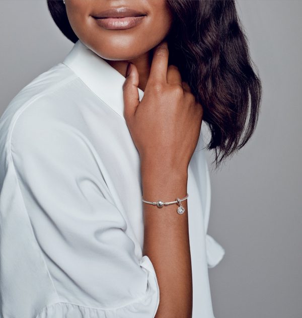 HIGH_CMYK_797553CZ_ABC123_MODEL_ECOM_RGB.jpg HIGH_CMYK_797553CZ_ABC123_MODEL_ECOM_RGB.jpg