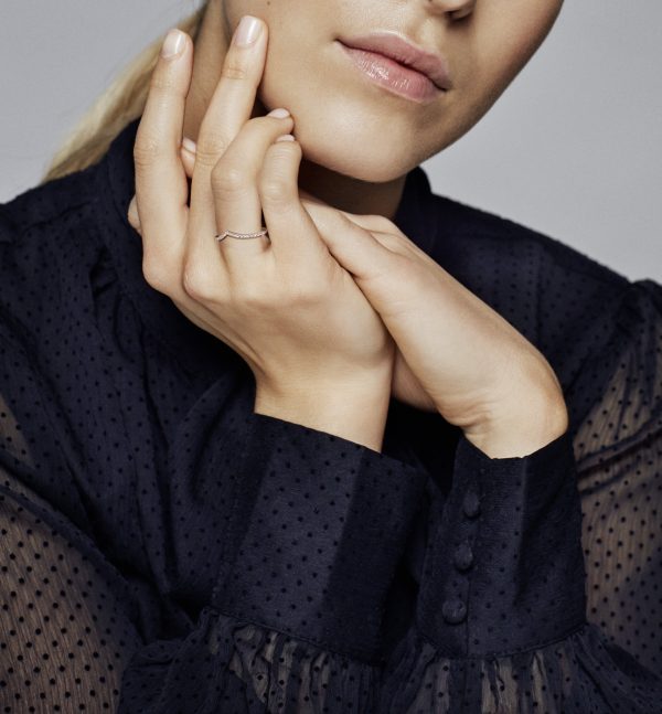 HIGH_RGB_186316CZ_ABC123_MODEL_eCOM_01_RGB.jpg HIGH_RGB_186316CZ_ABC123_MODEL_eCOM_01_RGB.jpg