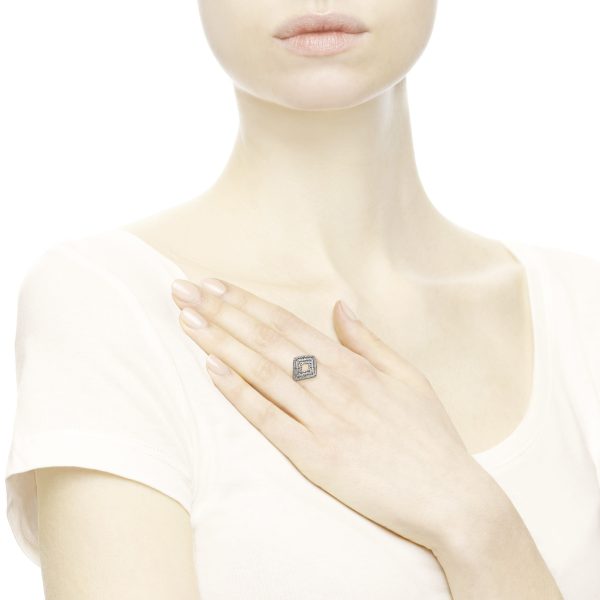 HIGH_RGB_196210CZ_MODEL_eCom_01_RGB.jpg HIGH_RGB_196210CZ_MODEL_eCom_01_RGB.jpg