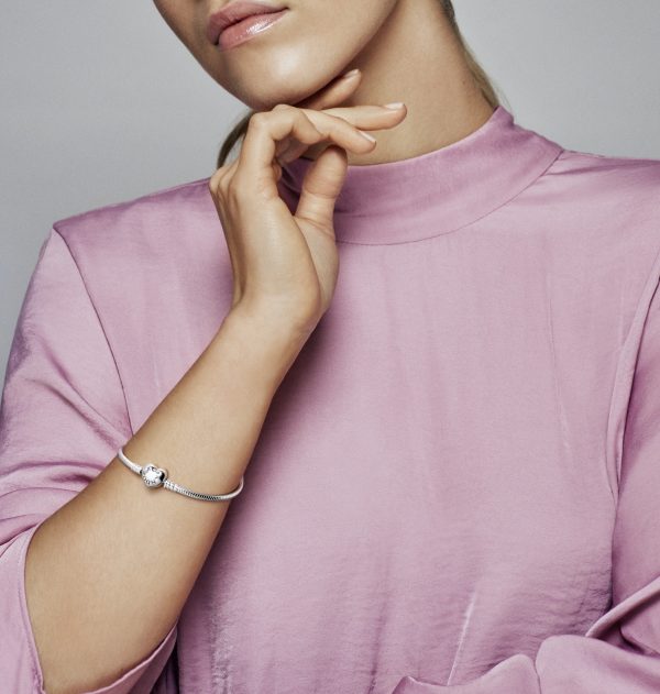 HIGH_RGB_590719_ABC123_MODEL_ECOM_RGB.jpg HIGH_RGB_590719_ABC123_MODEL_ECOM_RGB.jpg