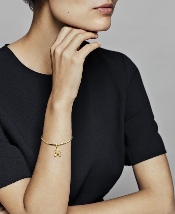 HIGH_RGB_768483C01_ABC123_MODEL_ECOM_RGB.jpg HIGH_RGB_768483C01_ABC123_MODEL_ECOM_RGB.jpg