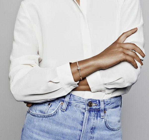 HIGH_RGB_798422C01_ABC123_MODEL_ECOM_RGB.jpg HIGH_RGB_798422C01_ABC123_MODEL_ECOM_RGB.jpg