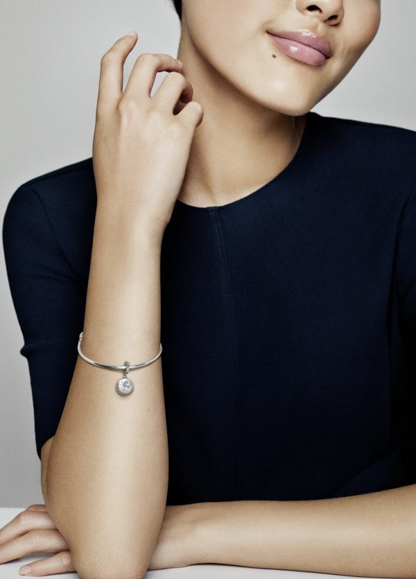 HIGH_RGB_798831C01_ABC123_MODEL_ECOM_RGB.jpg HIGH_RGB_798831C01_ABC123_MODEL_ECOM_RGB.jpg