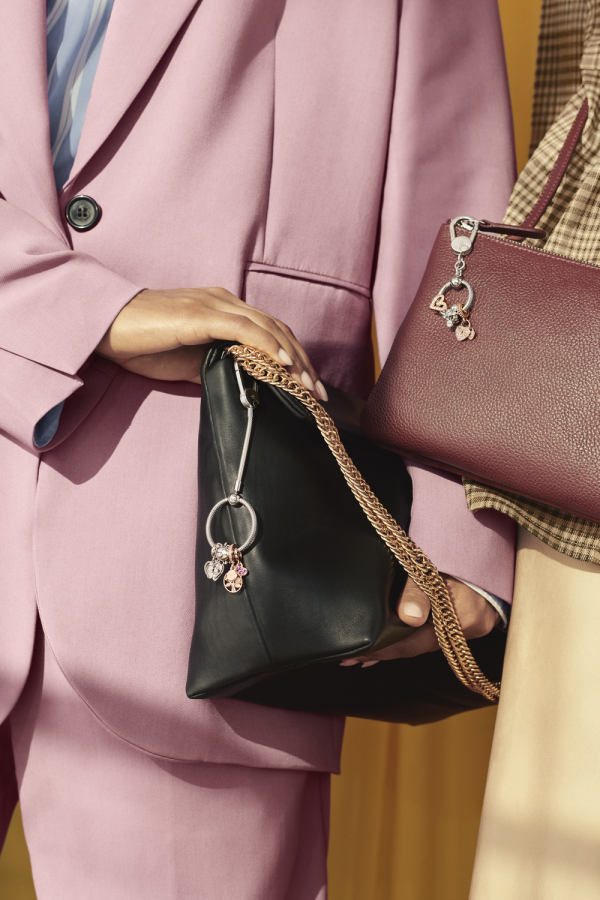 WEB_2021_E_Wearability_Rotation2_Model_32_RGB.png WEB_2021_E_Wearability_Rotation2_Model_32_RGB.png