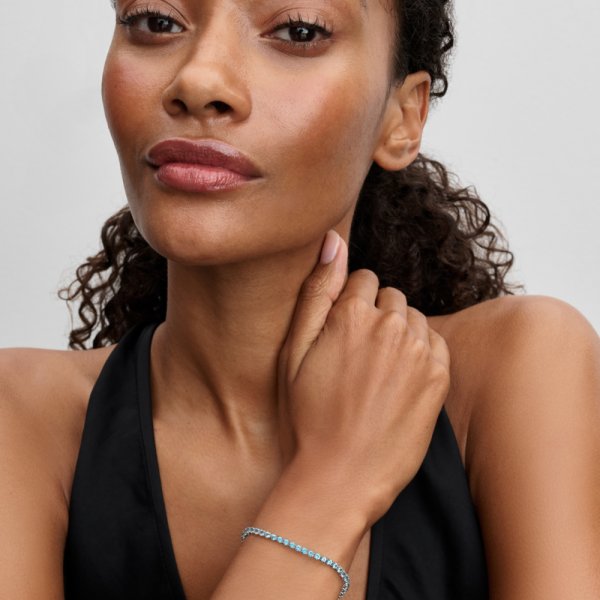 WEB_2025Q2D_collection_timeless_go_ac_tp_pdp_model_single_03_1x1_RGB.png WEB_2025Q2D_collection_timeless_go_ac_tp_pdp_model_single_03_1x1_RGB.png