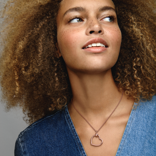 WEB_389384C00_ABC123_MODEL_eCOM_01_RGB.png WEB_389384C00_ABC123_MODEL_eCOM_01_RGB.png