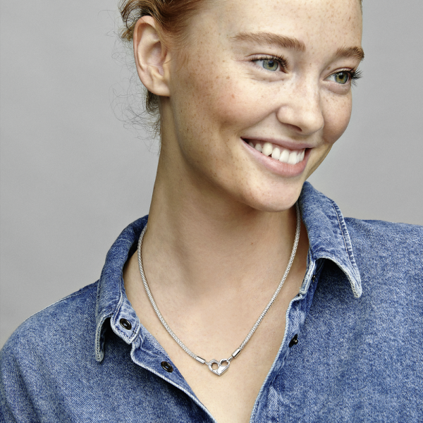 WEB_392451C00_ABC123_MODEL_eCOM_01_RGB.png WEB_392451C00_ABC123_MODEL_eCOM_01_RGB.png