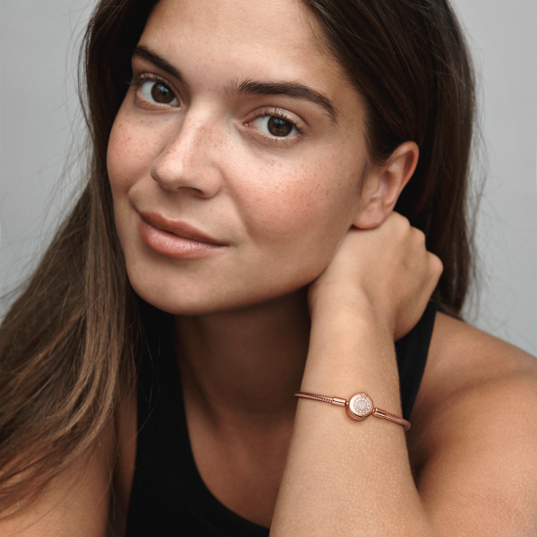 WEB_589046C01_ABC123_MODEL_eCOM_01_RGB.png WEB_589046C01_ABC123_MODEL_eCOM_01_RGB.png