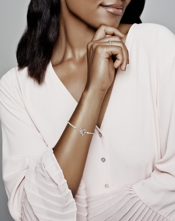 WEB_599082C00_ABC123_MODEL_ECOM_RGB.png WEB_599082C00_ABC123_MODEL_ECOM_RGB.png