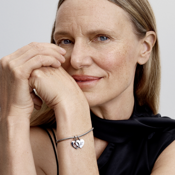 WEB_Q125_A_PDP_MODEL_SINGLE_30_1x1_RGB.png WEB_Q125_A_PDP_MODEL_SINGLE_30_1x1_RGB.png