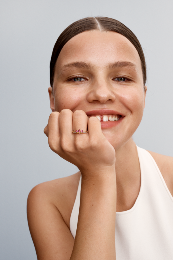 WEB_Q125_A_PDP_MODEL_SINGLE_44_RGB.png WEB_Q125_A_PDP_MODEL_SINGLE_44_RGB.png