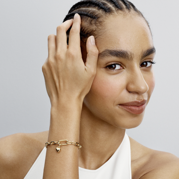 WEB_Q125_A_PDP_MODEL_SINGLE_56_1x1_RGB.png WEB_Q125_A_PDP_MODEL_SINGLE_56_1x1_RGB.png