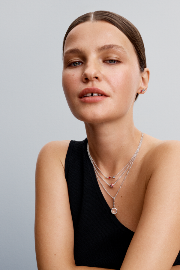 WEB_Q125_A_PDP_MODEL_STYLED_18_RGB.png WEB_Q125_A_PDP_MODEL_STYLED_18_RGB.png