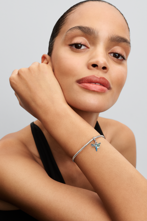 WEB_Q125_B_PDP_Model_03_RGB.png WEB_Q125_B_PDP_Model_03_RGB.png