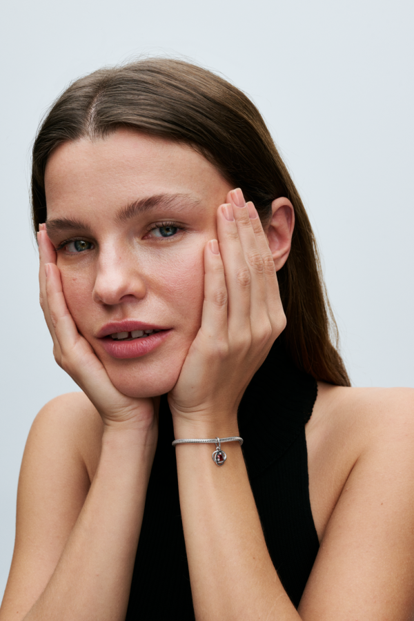 WEB_Q224_D_PDP_Model_Single_15_RGB.png WEB_Q224_D_PDP_Model_Single_15_RGB.png