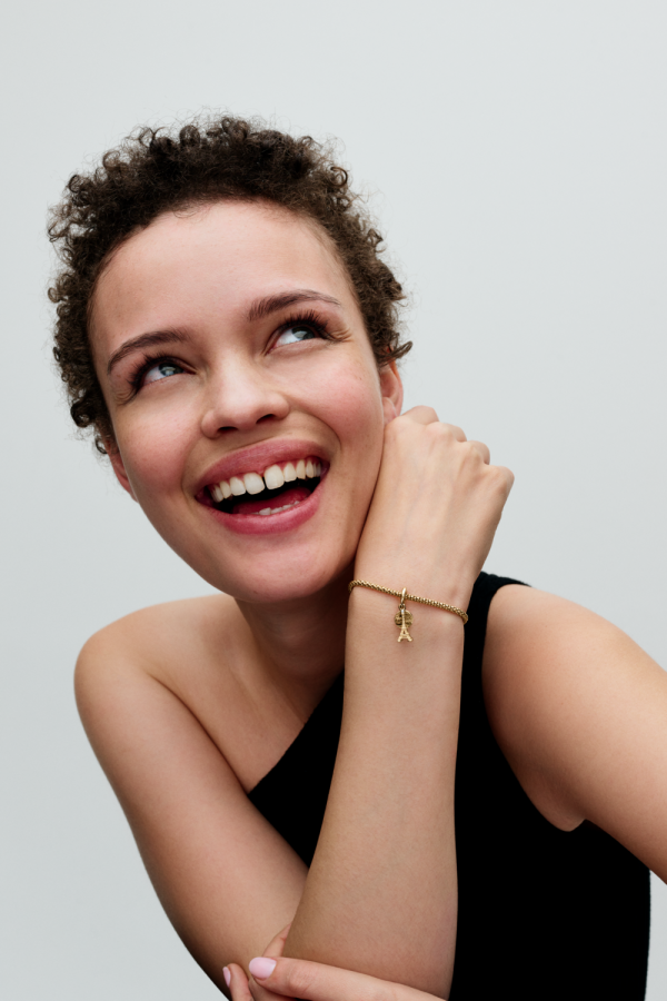 WEB_Q224_D_PDP_Model_Single_83_RGB.png WEB_Q224_D_PDP_Model_Single_83_RGB.png