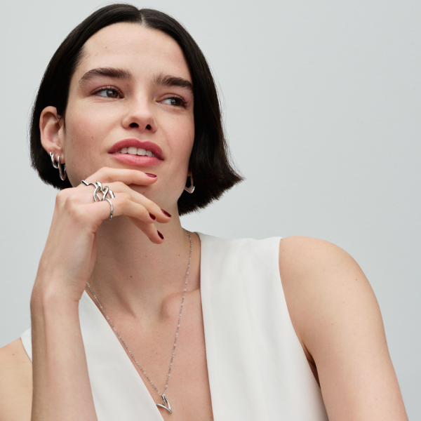 WEB_Q224_D_PDP_Model_Styled_36_1x1_RGB_1.png WEB_Q224_D_PDP_Model_Styled_36_1x1_RGB_1.png