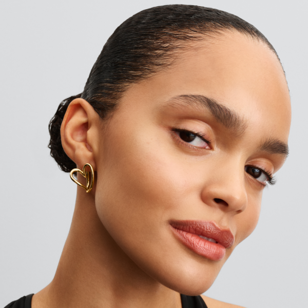 WEB_Q225_C_PDP_Model_Single_25_1x1_RGB.png WEB_Q225_C_PDP_Model_Single_25_1x1_RGB.png