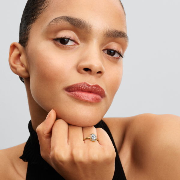 WEB_Q225_C_PDP_Model_Single_27_1x1_RGB.png WEB_Q225_C_PDP_Model_Single_27_1x1_RGB.png