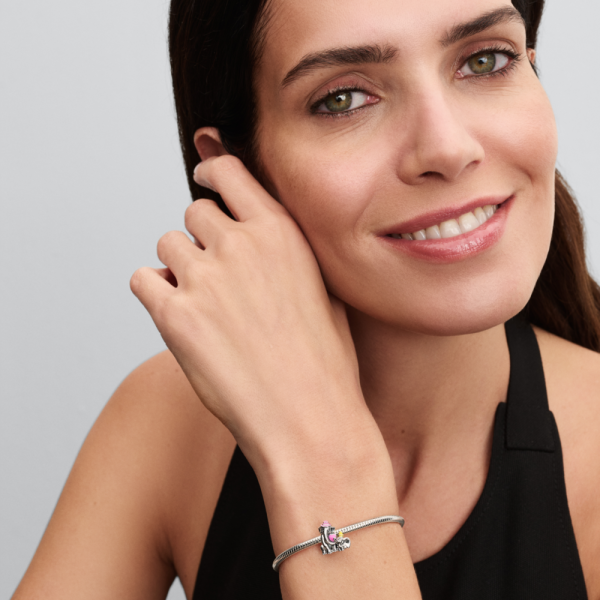 WEB_Q225_C_PDP_Model_Single_36_1x1_RGB.png WEB_Q225_C_PDP_Model_Single_36_1x1_RGB.png