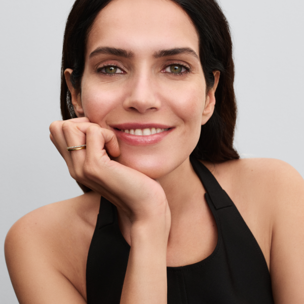 WEB_Q225_C_PDP_Model_Single_37_1x1_RGB.png WEB_Q225_C_PDP_Model_Single_37_1x1_RGB.png