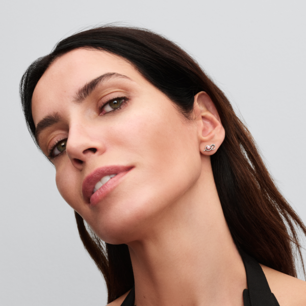 WEB_Q225_C_PDP_Model_Single_38_1x1_RGB.png WEB_Q225_C_PDP_Model_Single_38_1x1_RGB.png