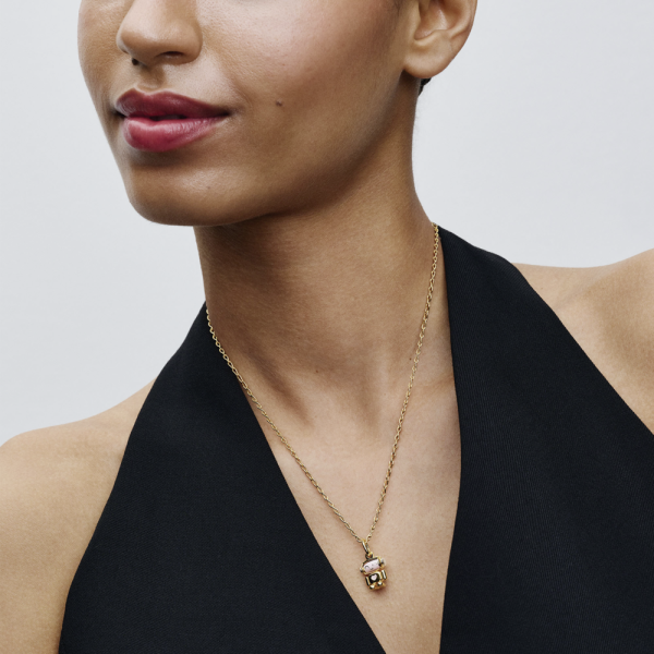 WEB_Q324_E_PDP_MODEL_SINGLE_02_1x1_RGB.png WEB_Q324_E_PDP_MODEL_SINGLE_02_1x1_RGB.png