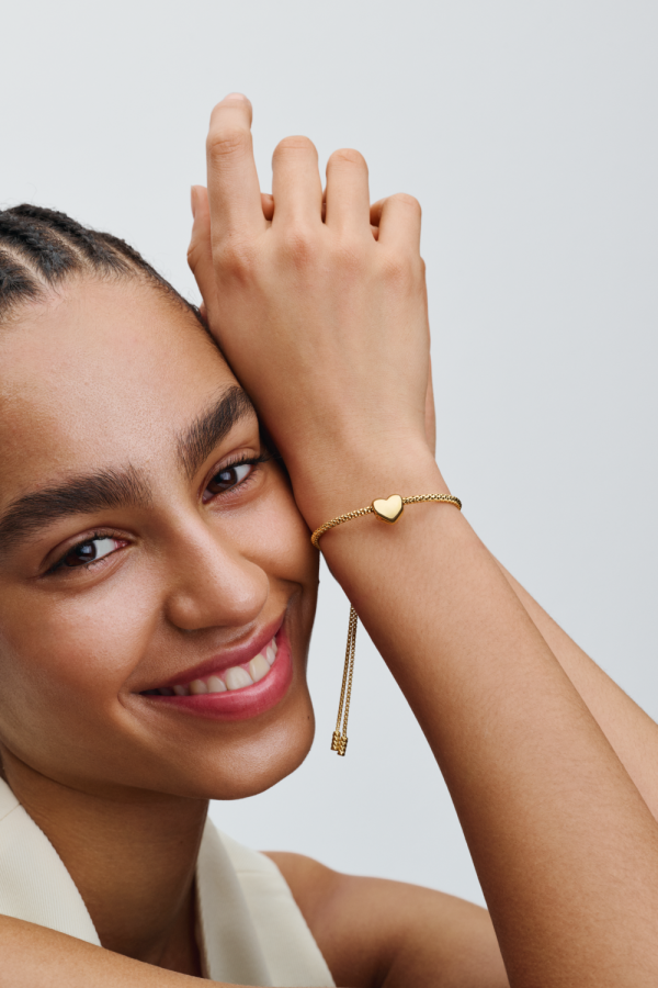 WEB_Q324_E_PDP_MODEL_SINGLE_09_RGB.png WEB_Q324_E_PDP_MODEL_SINGLE_09_RGB.png