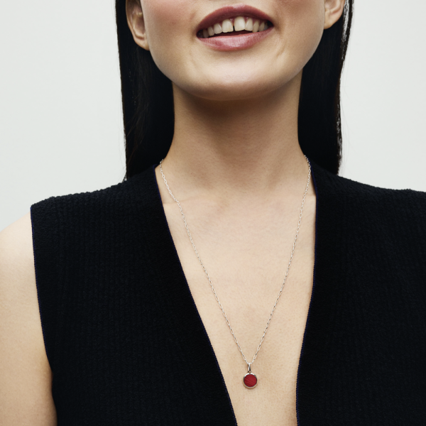 WEB_Q324_E_PDP_MODEL_SINGLE_36_1x1_RGB.png WEB_Q324_E_PDP_MODEL_SINGLE_36_1x1_RGB.png