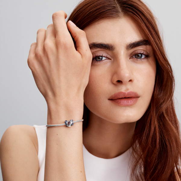 WEB_Q424_G_PDP_MODEL_SINGLE_19_1x1_RGB.png WEB_Q424_G_PDP_MODEL_SINGLE_19_1x1_RGB.png