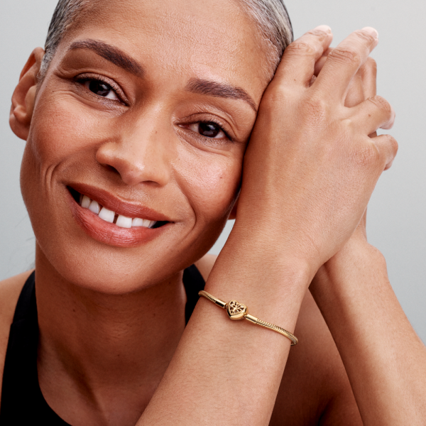 WEB_Q424_G_PDP_MODEL_SINGLE_34_1x1_RGB.png WEB_Q424_G_PDP_MODEL_SINGLE_34_1x1_RGB.png