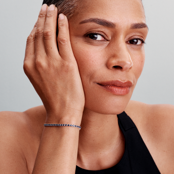 WEB_Q424_G_PDP_MODEL_SINGLE_35_1x1_RGB_1.png WEB_Q424_G_PDP_MODEL_SINGLE_35_1x1_RGB_1.png