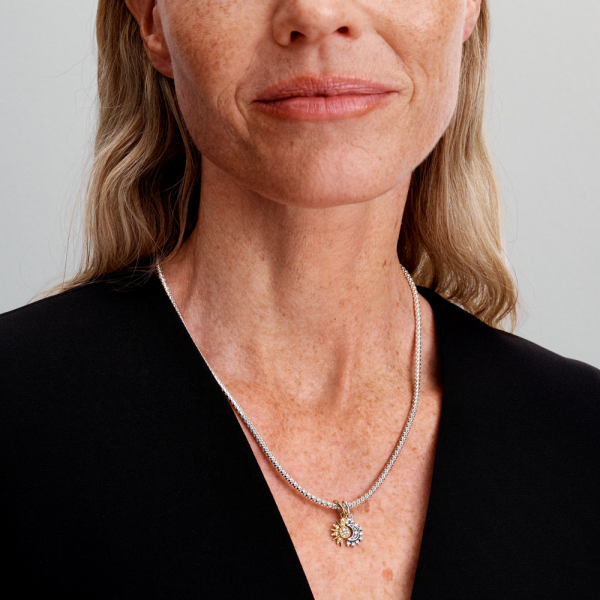 WEB_Q424_G_PDP_MODEL_SINGLE_69_1x1_RGB.png WEB_Q424_G_PDP_MODEL_SINGLE_69_1x1_RGB.png