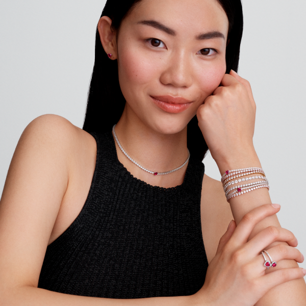 WEB_Q424_G_PDP_MODEL_STYLED_01_1x1_RGB_1.png WEB_Q424_G_PDP_MODEL_STYLED_01_1x1_RGB_1.png